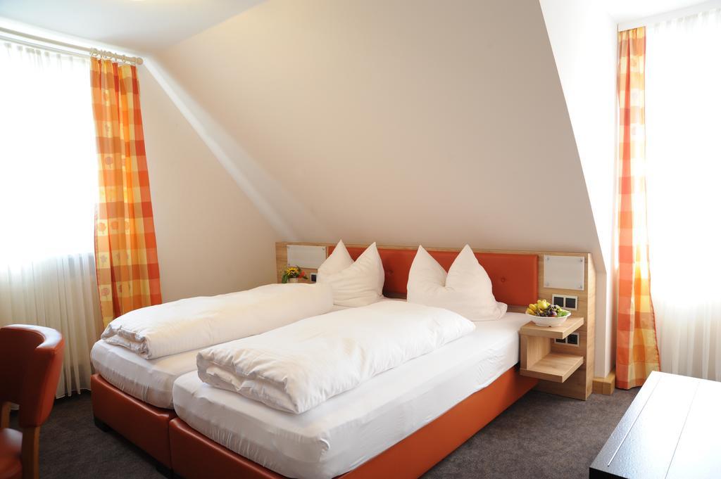 Landgasthof Zum Schwarzen Adler 마크트놀드하임 외부 사진